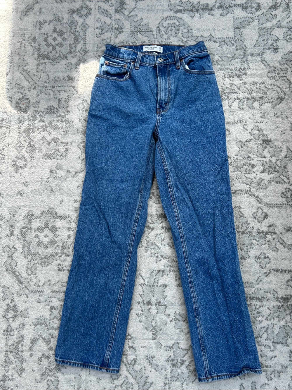 Abercrombie 90’s Straight Ultra High Rise Denim Jeans in Blue Wash